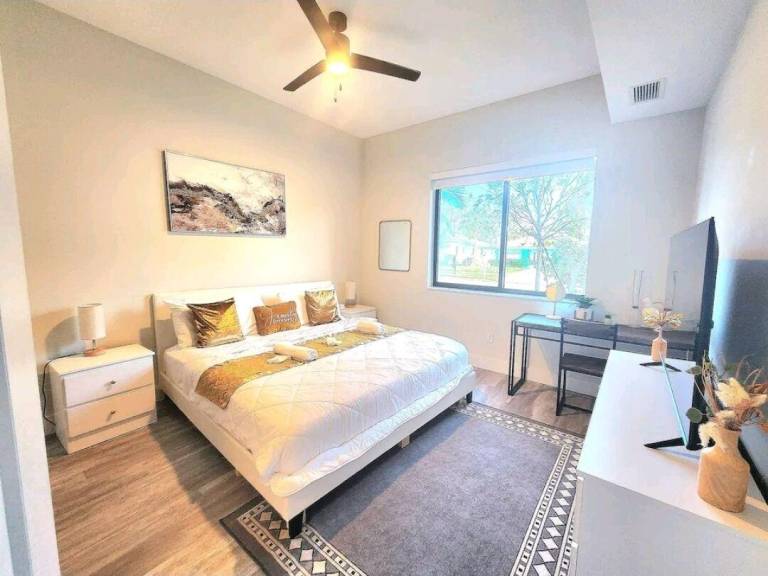 Lux and Cozy 2beds 2 Baths up to 8 guest in West Palm Beach, FL