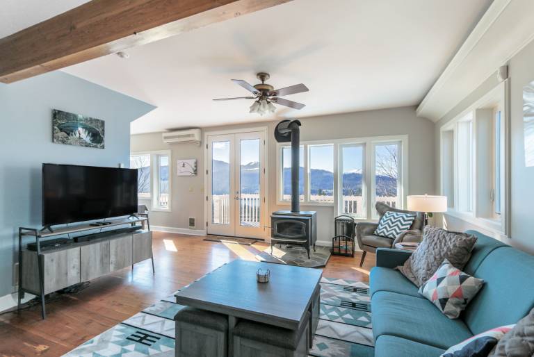Grandview - Fully Updated! Hot Tub, River, Gorge, Mt Hood Views, Quiet White Salmon — photo 5