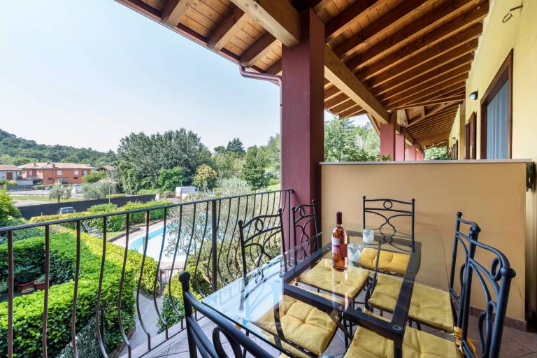 Apartment 'Dimora Del Lago - Oasi Con Piscina' with Shared Pool — photo 3
