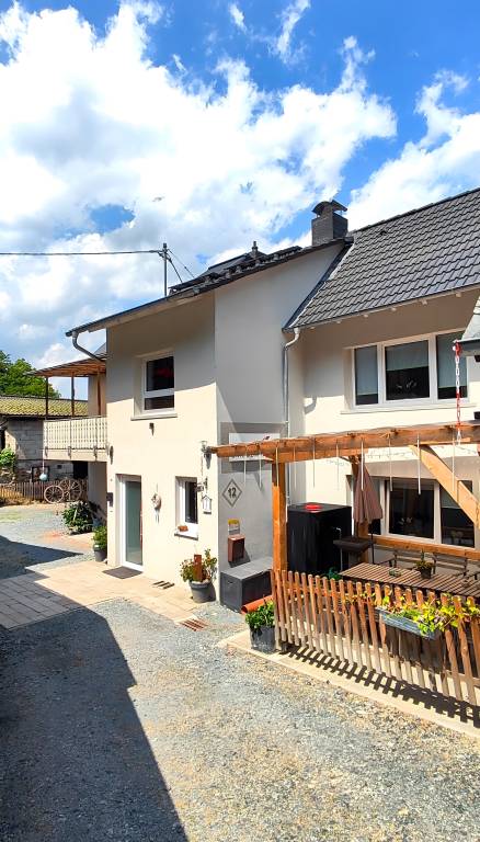 Holiday Home "Zum Burgfried" with Castle View, Private Terrace, and Wi-Fi — photo 4