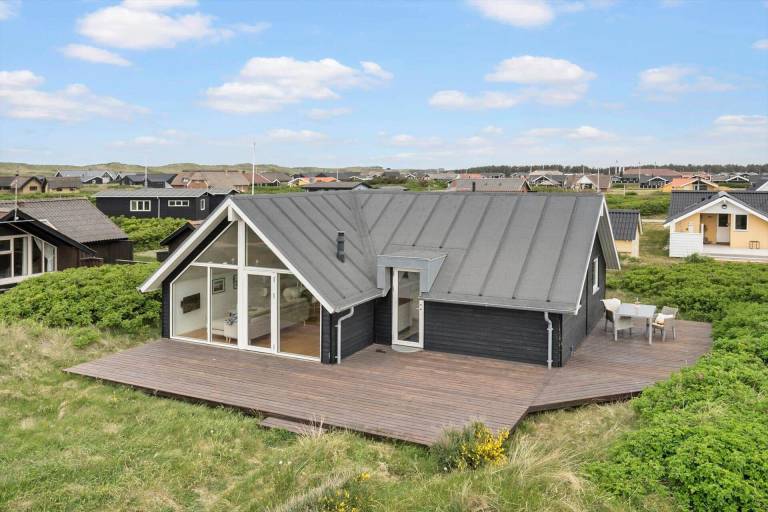 House with patio in Harboore