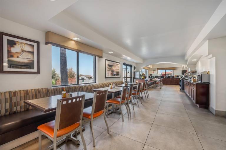 Best Western Plus King's Inn & Suites — photo 4