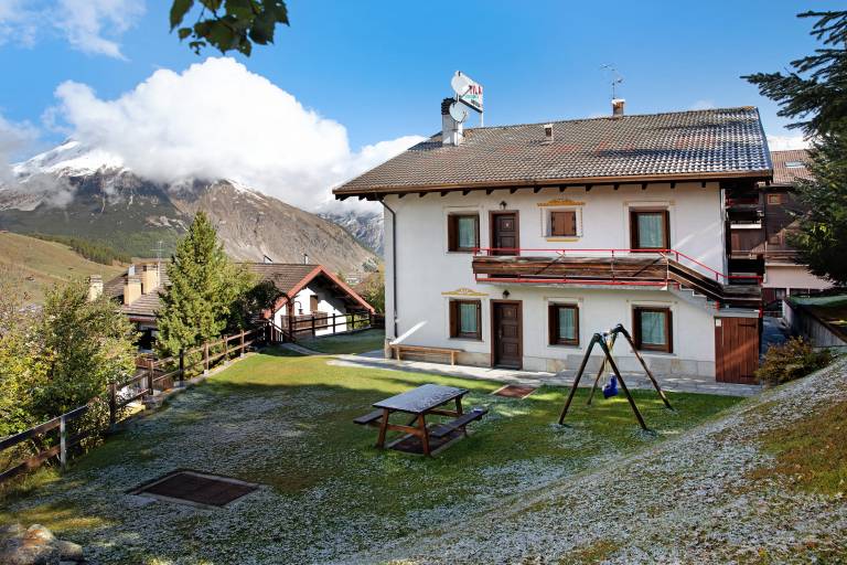 Apartment Residence Attila Panorama with Mountain View, Balcony & Wi-Fi in Livigno