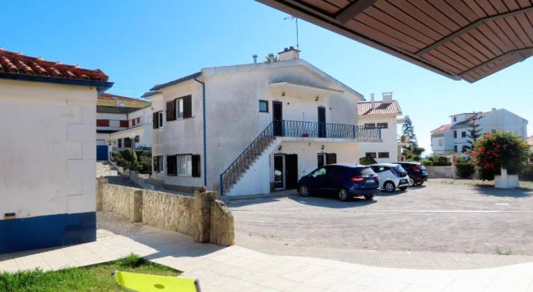 Holiday apartment with yard, barbeque & terrace — photo 3