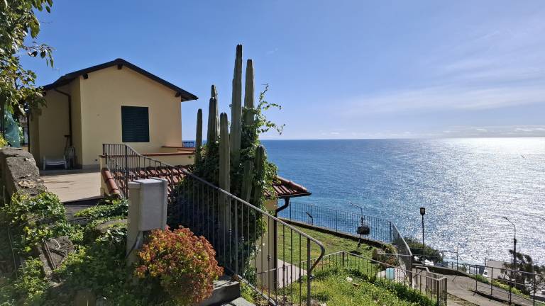 Villa with garden | Sea view — photo 2