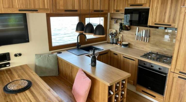 Luxury houseboat, Orlik Castle in Pisek