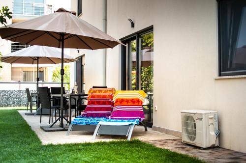 Apartment with private pool, patio & hot tub — photo 5