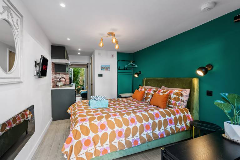 Lodge with garden | Close to British Airways i360 — photo 3