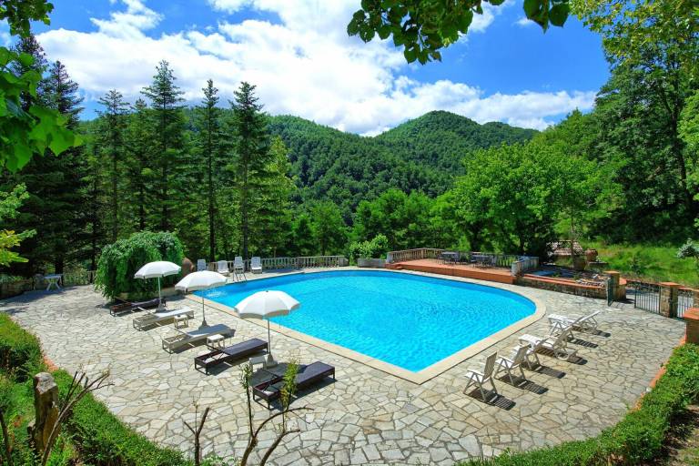 Children-friendly beautiful villa with barbecue, terrace & private pool | Pets are welcome — photo 3