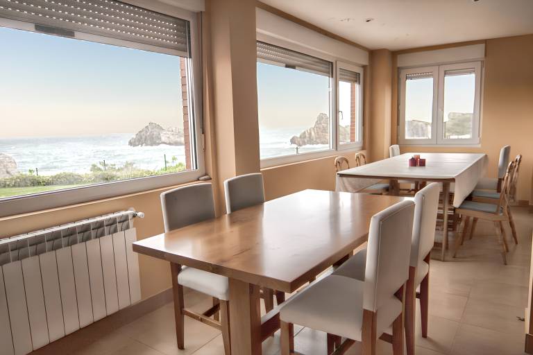 Spacious house with sea view in Liencres jacuzzi — photo 5