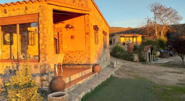 House with garden, grill & private pool in Cáceres
