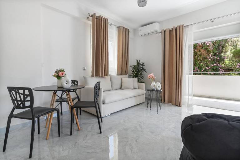 Apartment 'Miralis Deppy Groundfloor' with Balcony, Wi-Fi and Air Conditioning in Lefkada