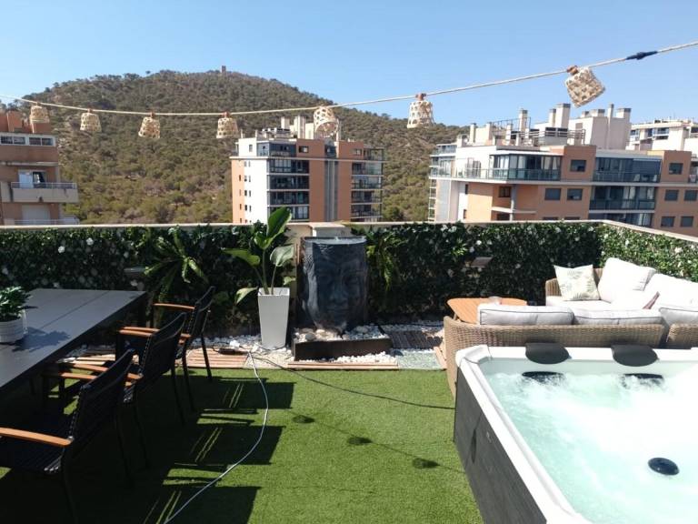Vacation home with pool, yard & terrace — photo 4