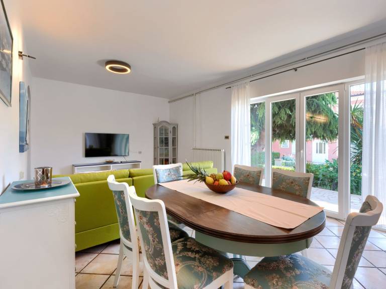 Holiday apartment with patio, grill & private pool — photo 5