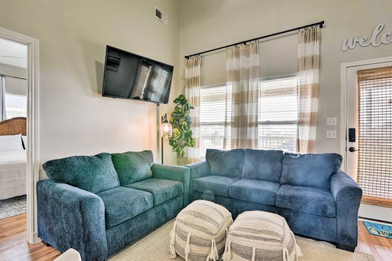 Pool, Marina & More! Family Home in Terramar Beach — photo 4