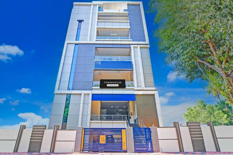 Super Townhouse Dwarakanagar Near Gurudwara