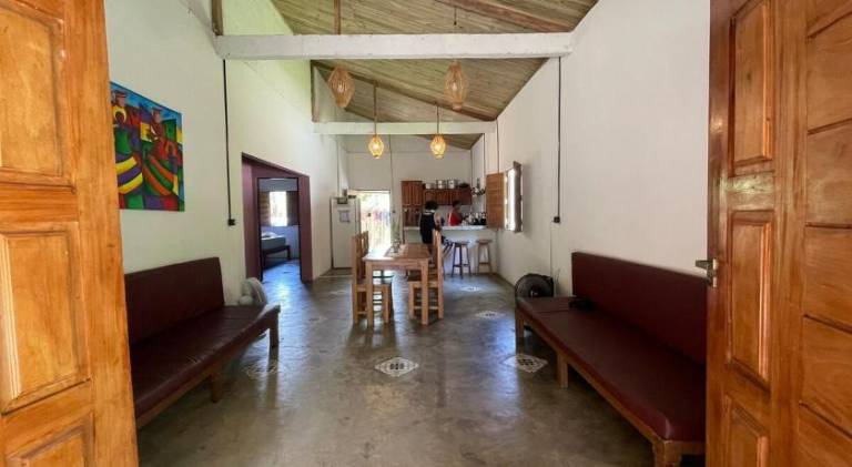 House with pool — photo 4