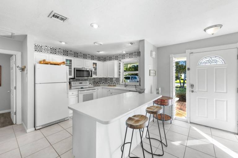 Naples Vacation Lake House. Bike to beach. Dog friendly. in Naples, FL