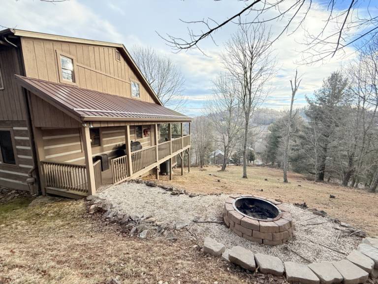 Nice house with private pool | Pets allowed in Boone, NC