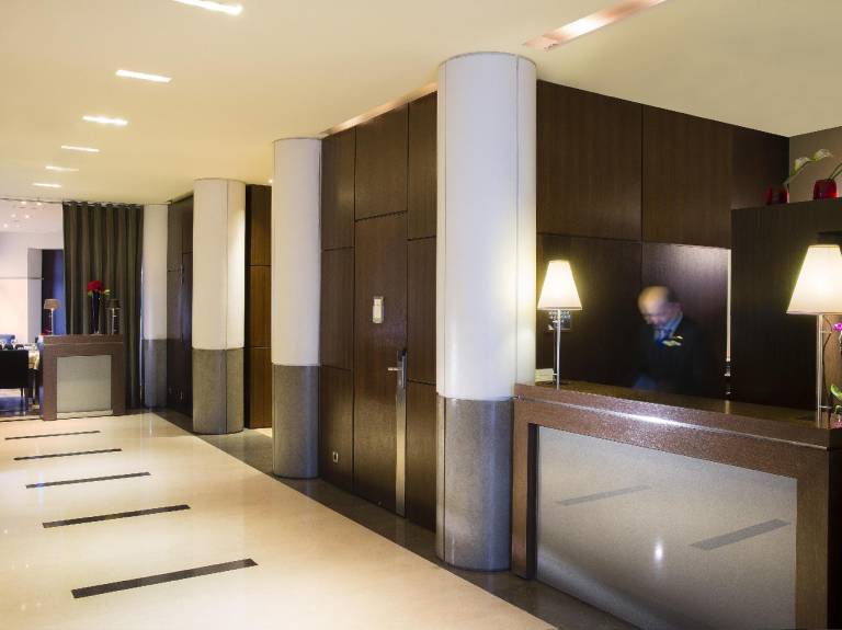 Hotel Champs Elysees in Courbevoie