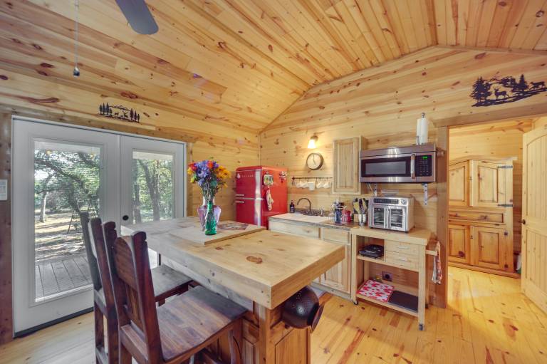 Happy Haven | Hill Country Couple’s Cabin Retreat — photo 3