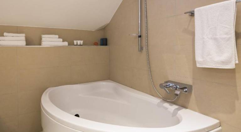 Laura Lux Suites — photo 5