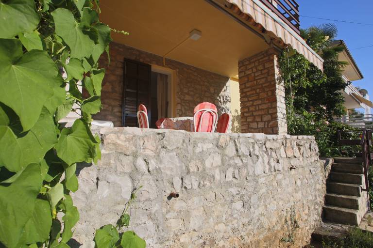 Holiday apartment with patio — photo 2