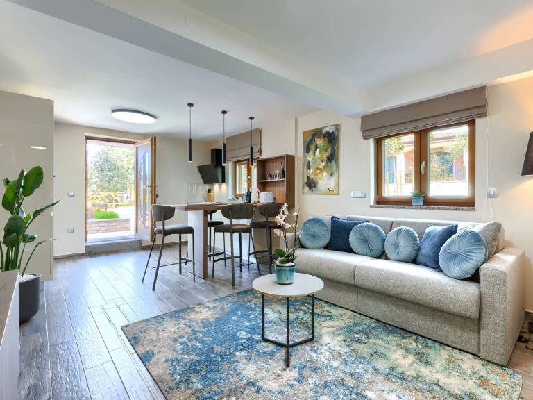 Fully equipped ample vacation home with terrace, yard & grill | Dogs allowed — photo 3