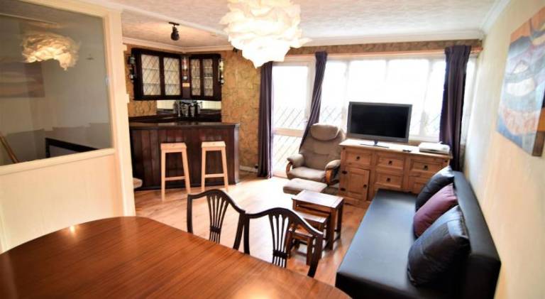 Lovely vacation home with yard | Pets allowed — photo 2