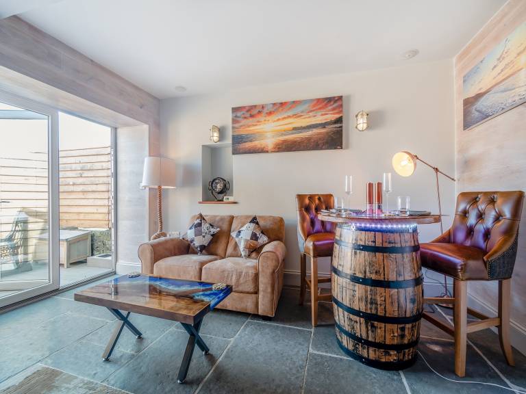 Cottage with hot tub & garden | River view — photo 4
