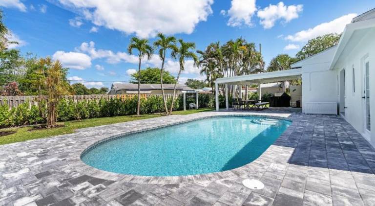 Lovely house with pool | Pets are welcome in Delray Beach, FL