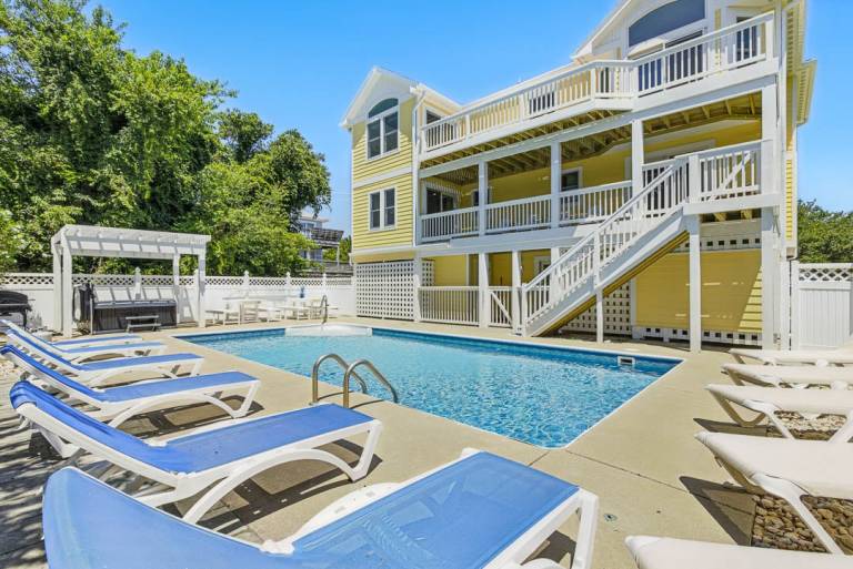 Fowl Play 1580 ft from the beach Private Pool, Hot Tub, Dog Friendly Duck in Duck, NC