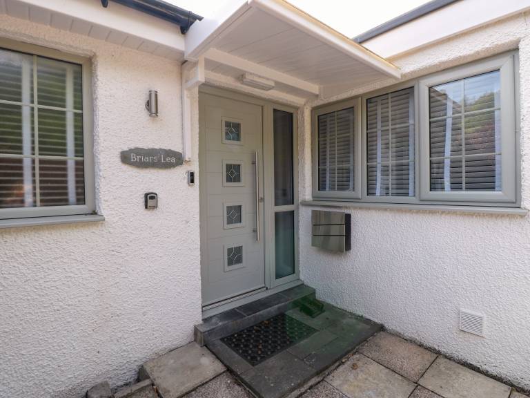 Cottage with jacuzzi & yard | Beach view — photo 3