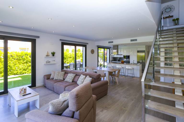 Villa with yard, private pool & terrace — photo 2