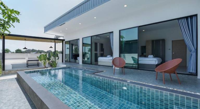 Villa with pool — photo 3