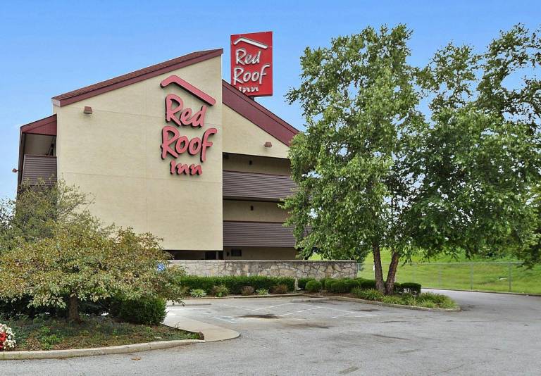 Red Roof Inn Louisville Expo Airport — photo 4