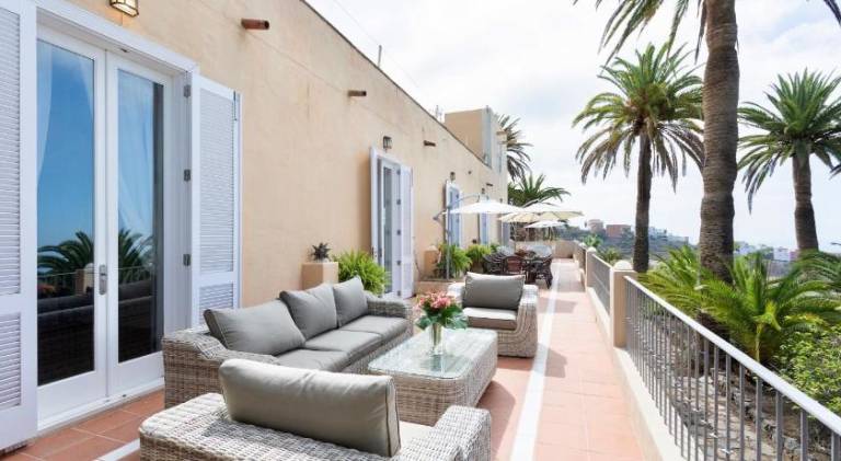 Villa with patio, barbeque & private pool — photo 4