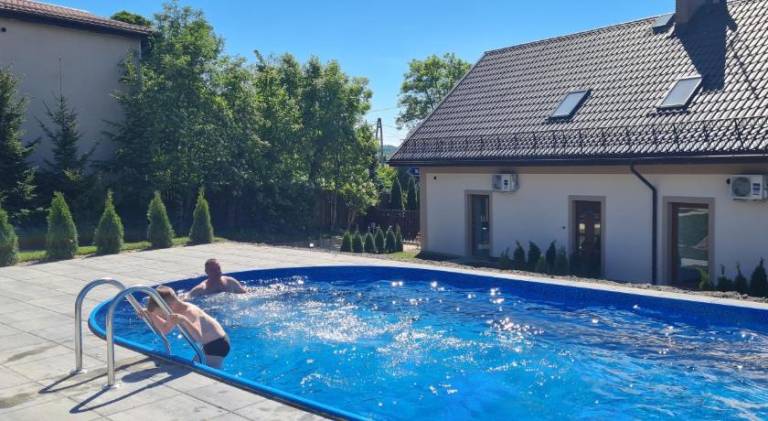 Apartment with pool — photo 4