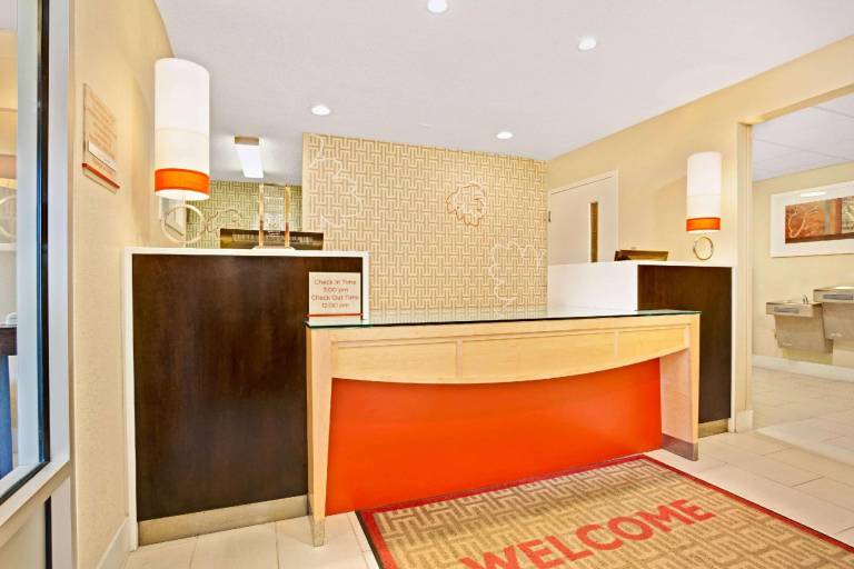 MainStay Suites Cincinnati Blue Ash — photo 3