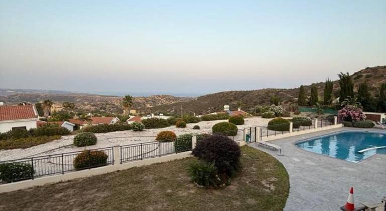 Apartment with pool — photo 4