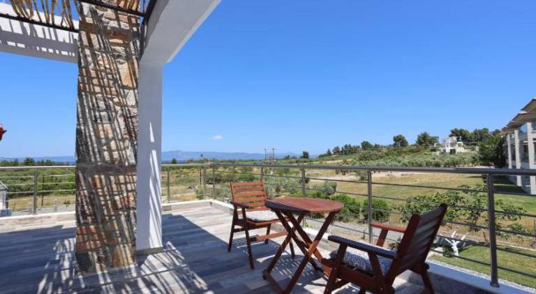 Villa with patio, private pool & BBQ — photo 2