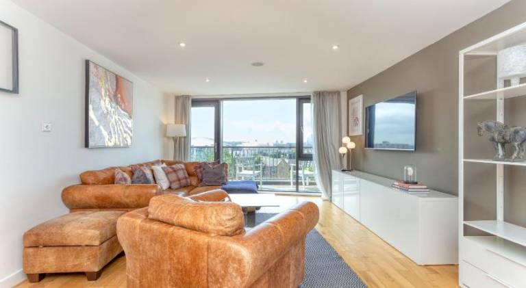 Holiday apartment with patio | Next to George Square — photo 2