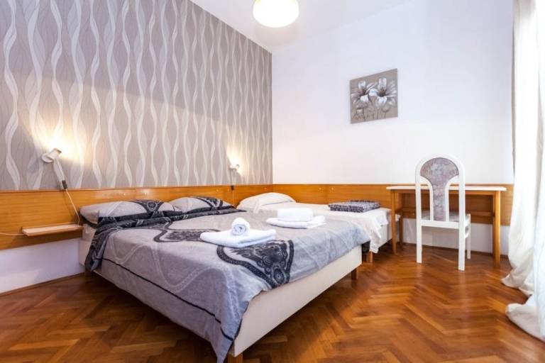 Pleasant rental apartment with garden & BBQ | Beach nearby | Dogs allowed in Biograd na Moru