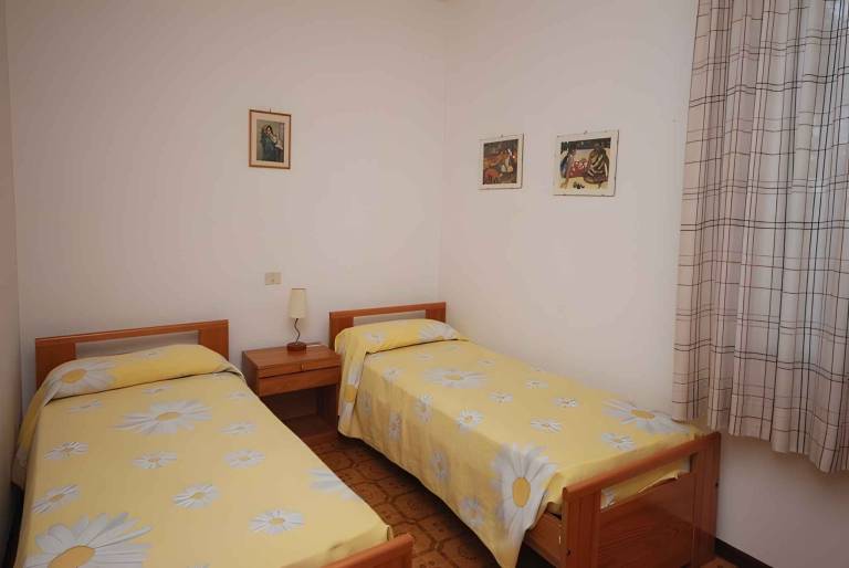 Holiday apartment with garden — photo 5