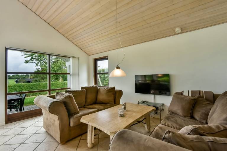 House with grill, garden & patio — photo 3