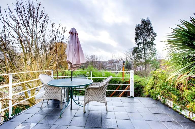 Rental apartment with yard in Leigh-on-Sea