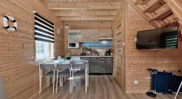 Lodge with barbeque, garden & patio — photo 5