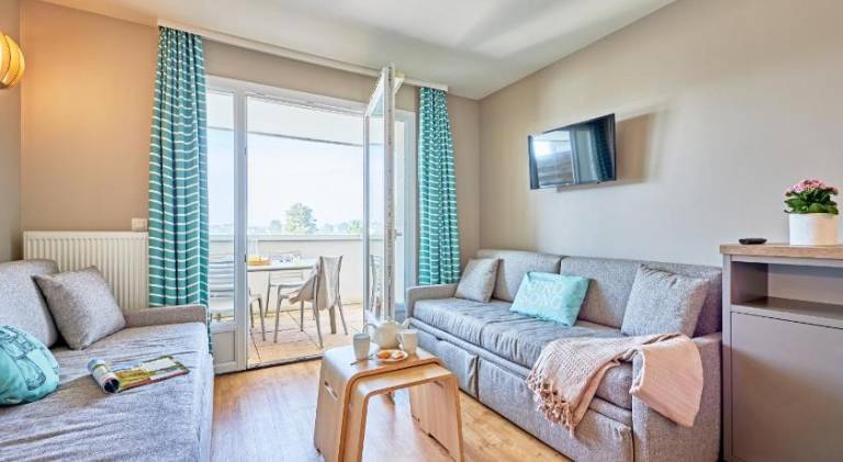 Lovely serviced apartment with terrace, pool & garden | Next to the beach | Pets are welcome — photo 2