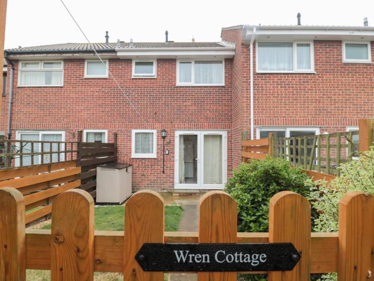 Cottage with terrace & garden | Beach view — photo 2