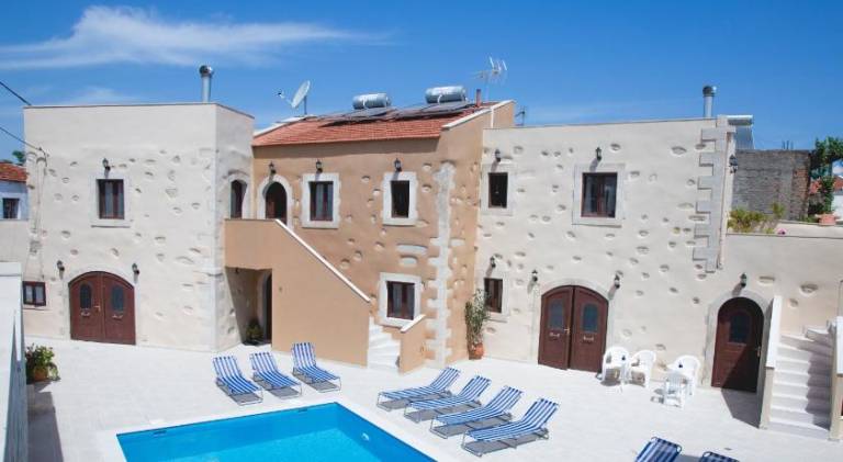 Big villa with BBQ, terrace & private pool | Good for workation | Dogs allowed in Agios Nikolaos